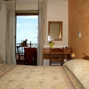 Affittacamere Camere Santa Margherita, Santa Margherita-Sant'Alessio Siculo